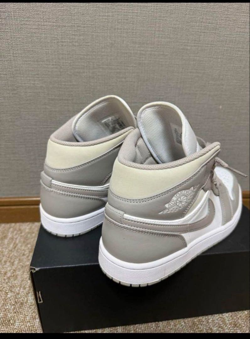 Nike Air Jordan 1 Mid リネン　ホワイト/グレー