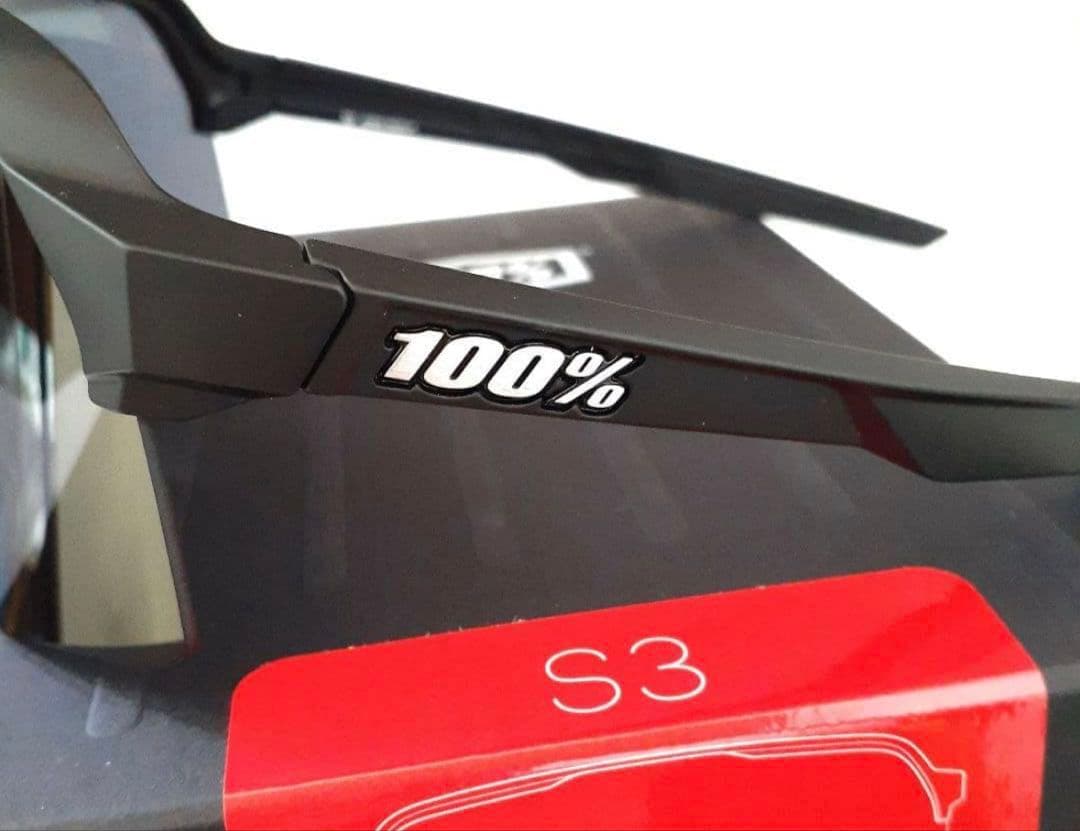 100% S3 ブラック ソフトゴールド ワンハンドレッド サングラス