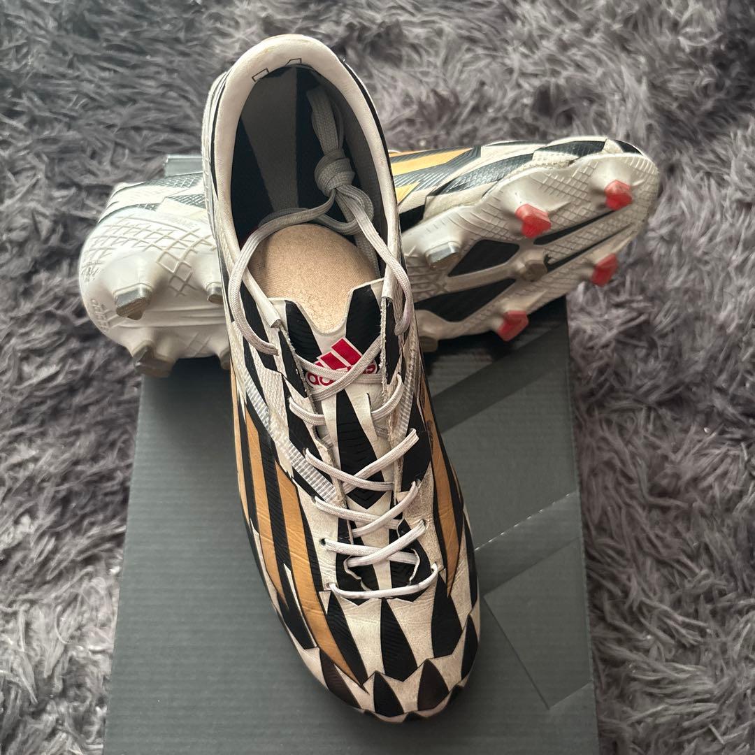F50アディゼロIV FG 26.0 バトルパック復刻