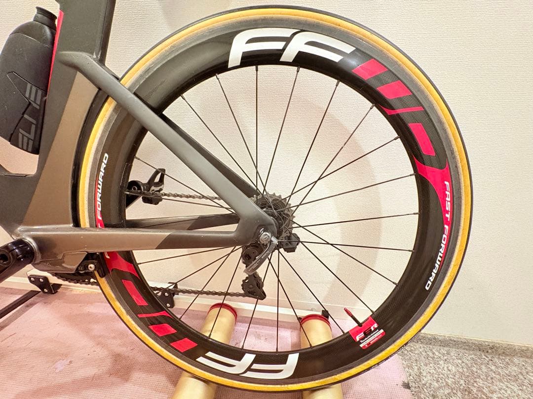 Fast Forward FFWD DT240s ホイールセットタイヤ付き