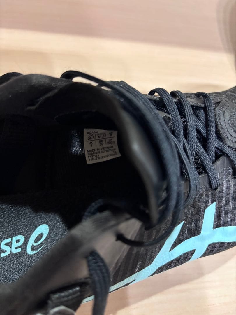 asics スパイクシューズ ブラック/ライトブルー　値下げしました〜