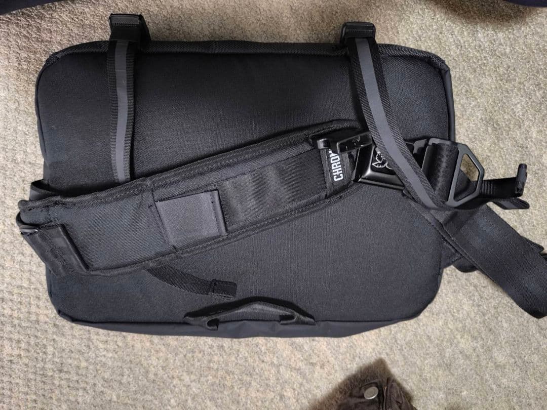 Chrome ブラック メッセンジャーバッグ kadet max