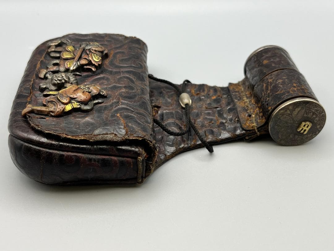 希少　早道　薬入　龍虎武士図　金銀象嵌　手彫　大金具　煙草　墨入れ　江戸明治期