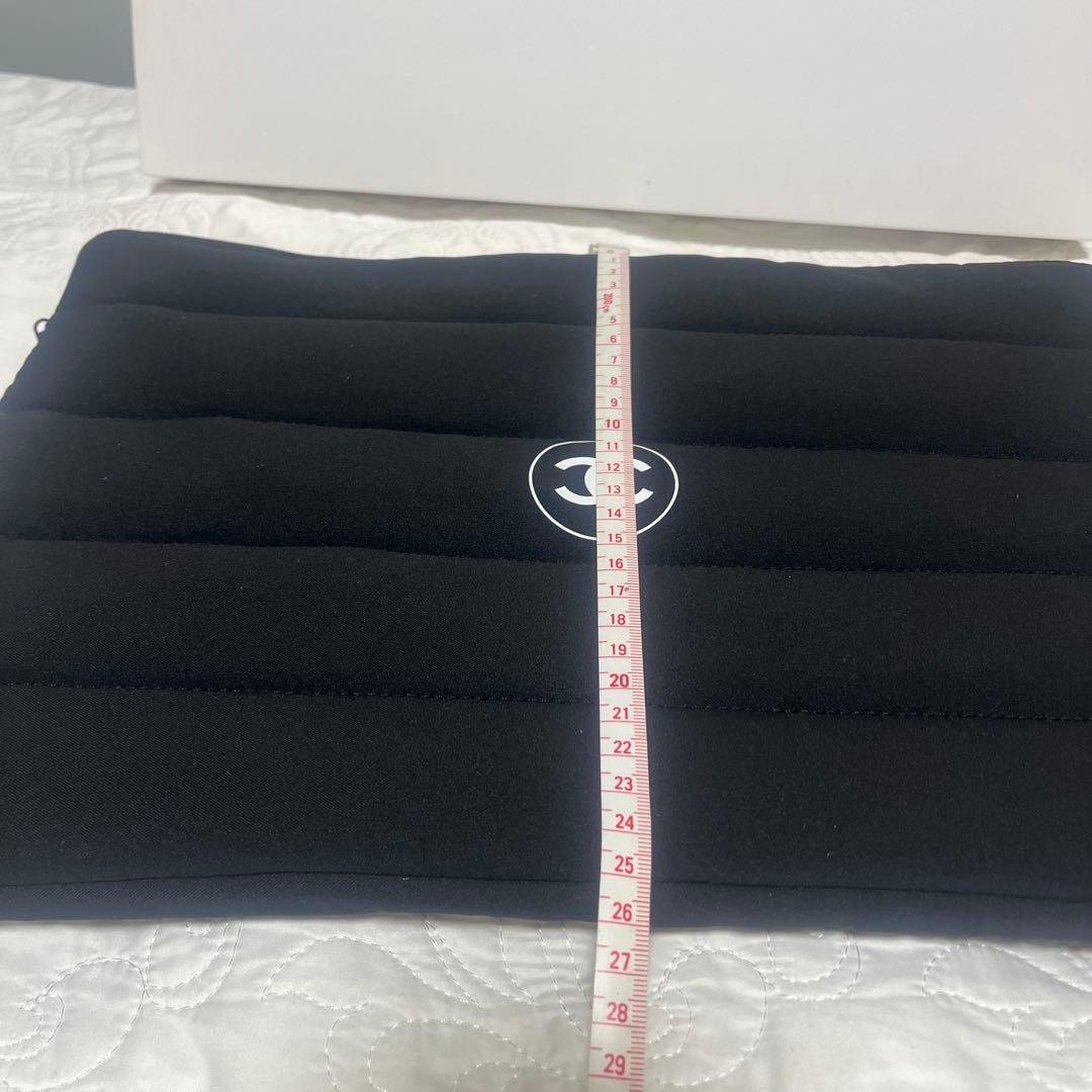 CHANEL クッションポーチ ブラック 約30cm x 20cm