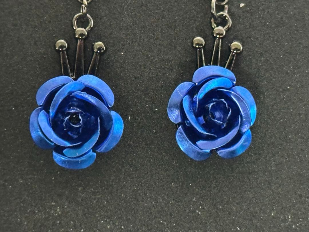Ado ピアス