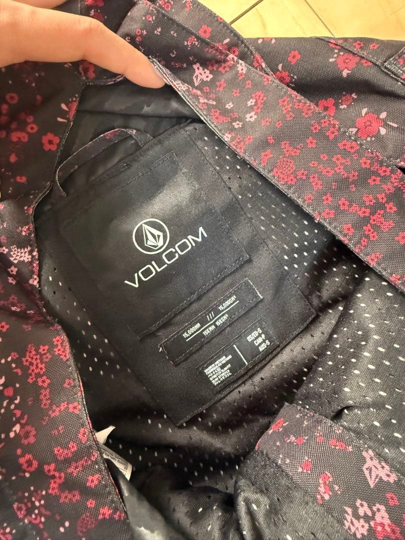 VOLCOM スノーボード オーバーオール 黒赤花柄