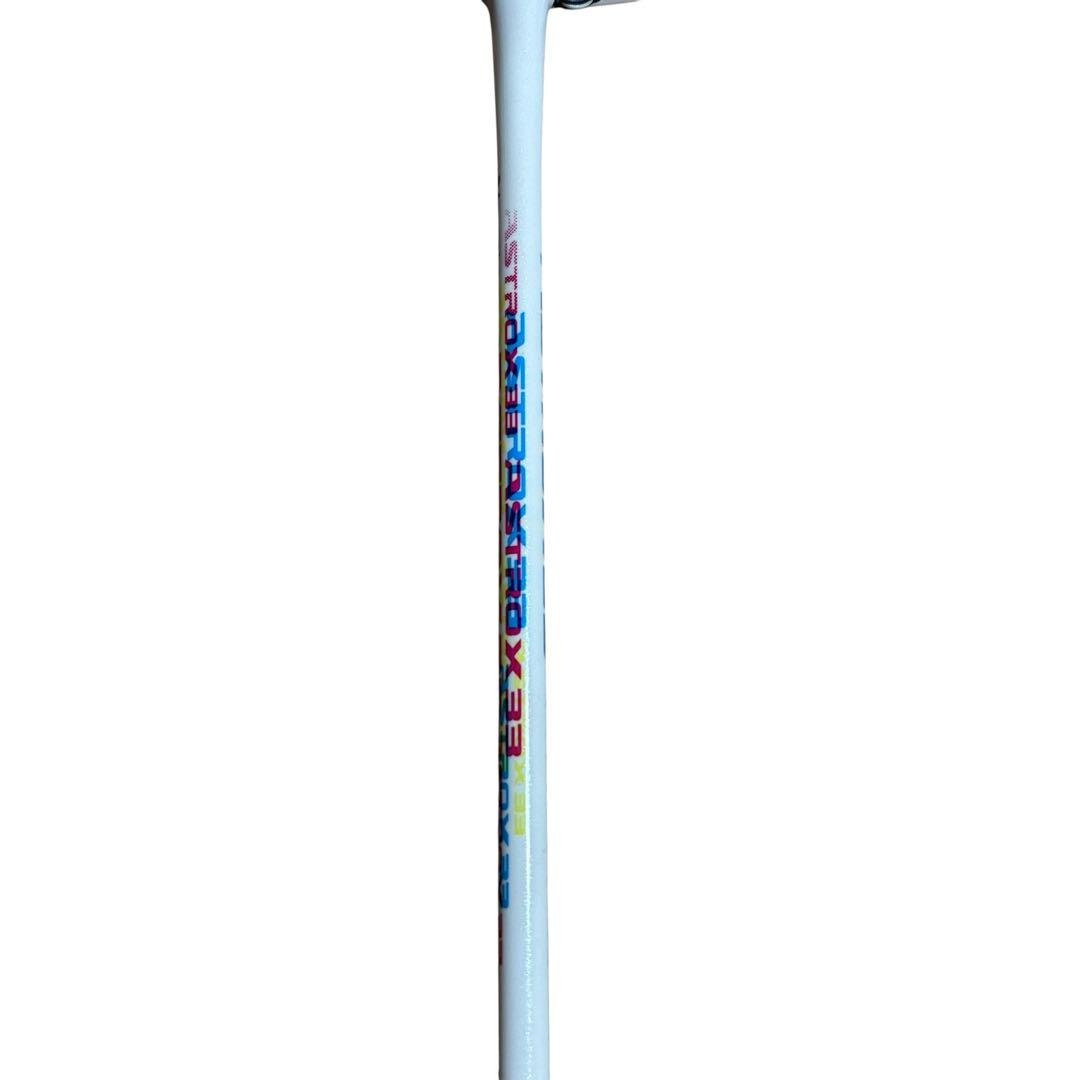 ⭐️3回使用のみ　美品　YONEX Astrox 33 バドミントンラケット