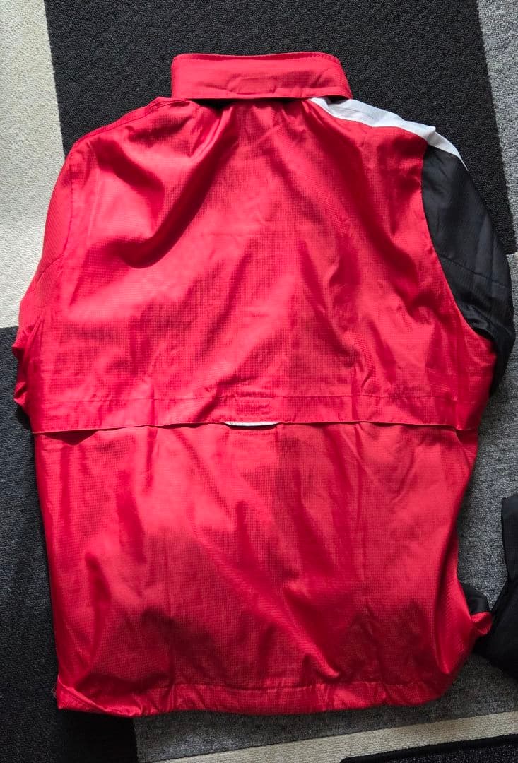 [美品]ヨネックス Mサイズ 上下セット 赤黒