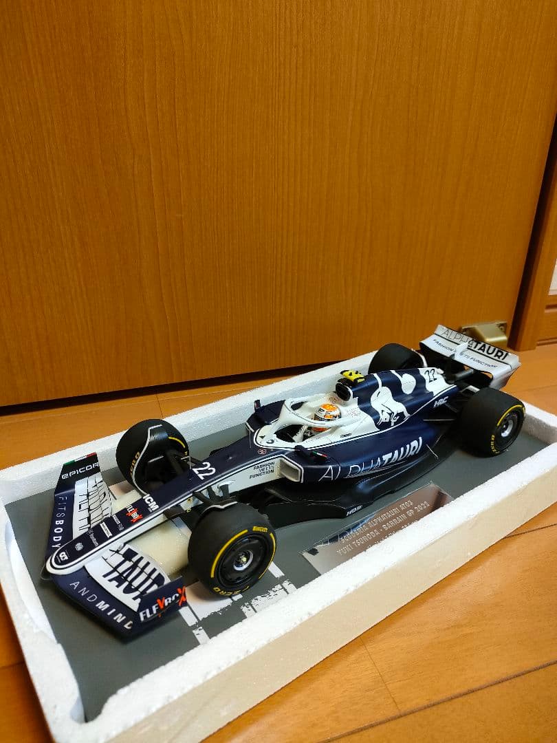 角田裕毅アルファタウリat03ミニチャンプスF1ミニカー1/18
