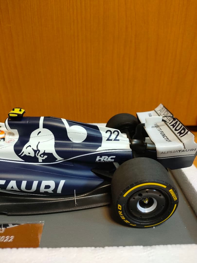 角田裕毅アルファタウリat03ミニチャンプスF1ミニカー1/18