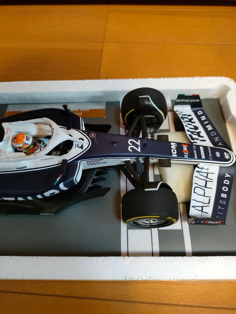 角田裕毅アルファタウリat03ミニチャンプスF1ミニカー1/18