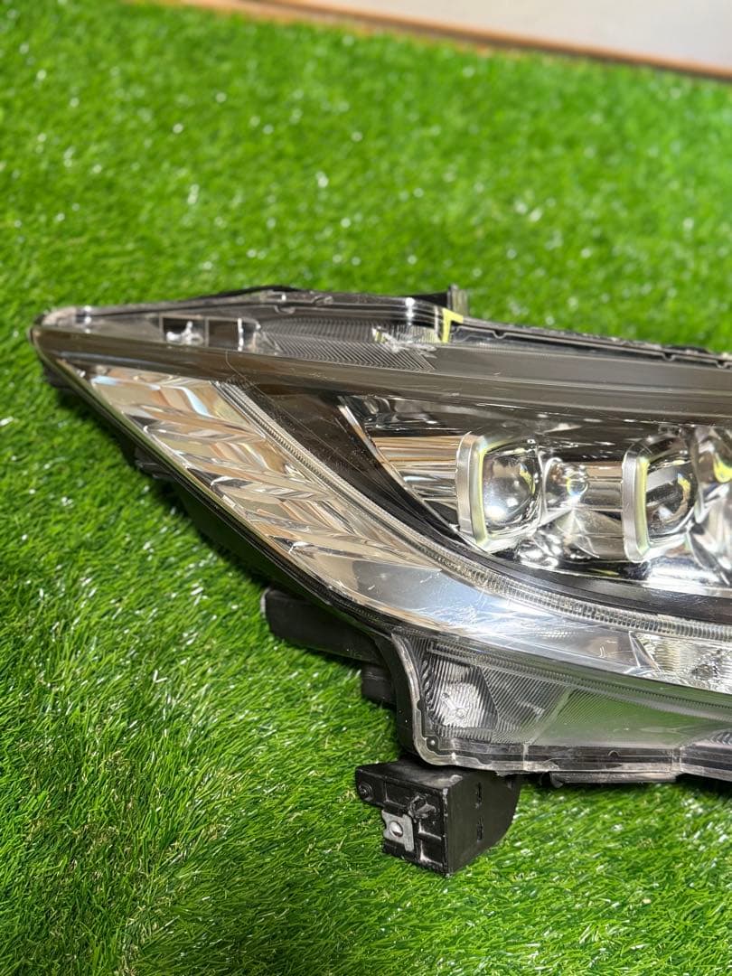 ホンダ オデッセイ　RC1 右ヘッドライト
