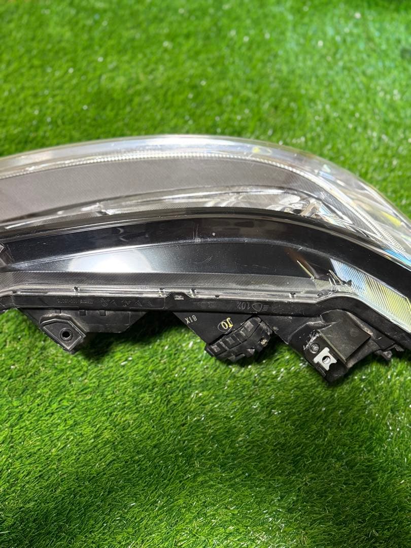 ホンダ オデッセイ　RC1 右ヘッドライト