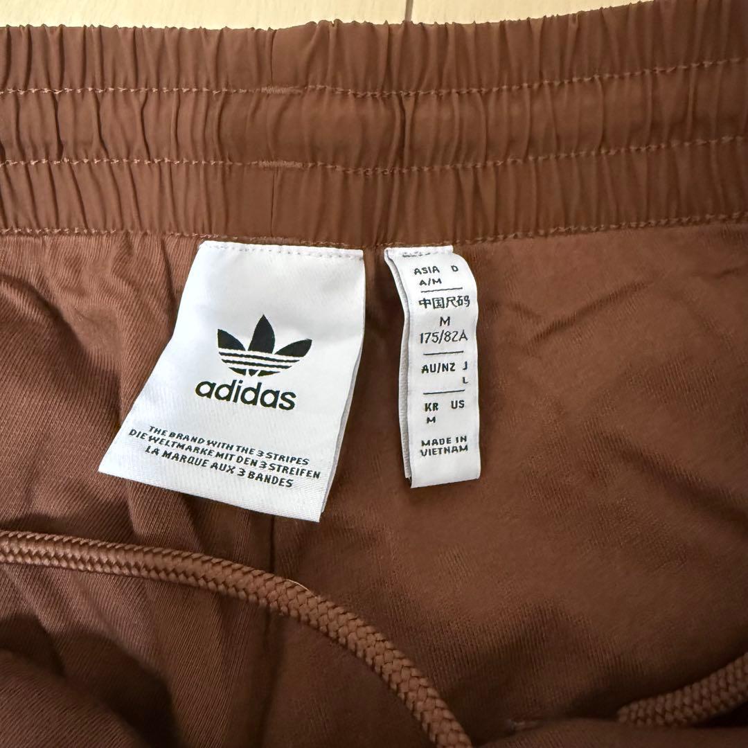 adidas ブラウン ジャージパンツ