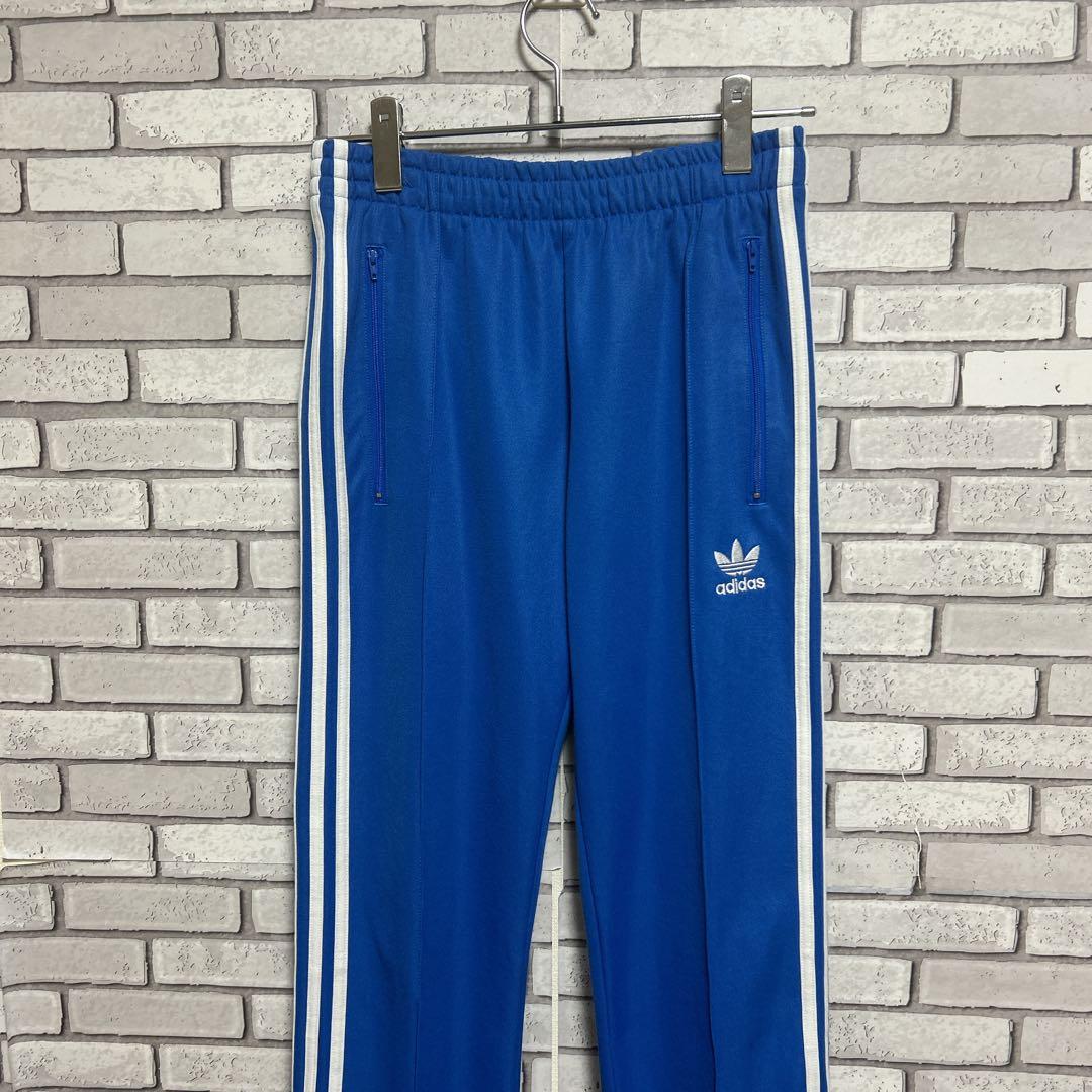《大人気》adidas originals ☆ジャージパンツ 刺繍ロゴ M 青