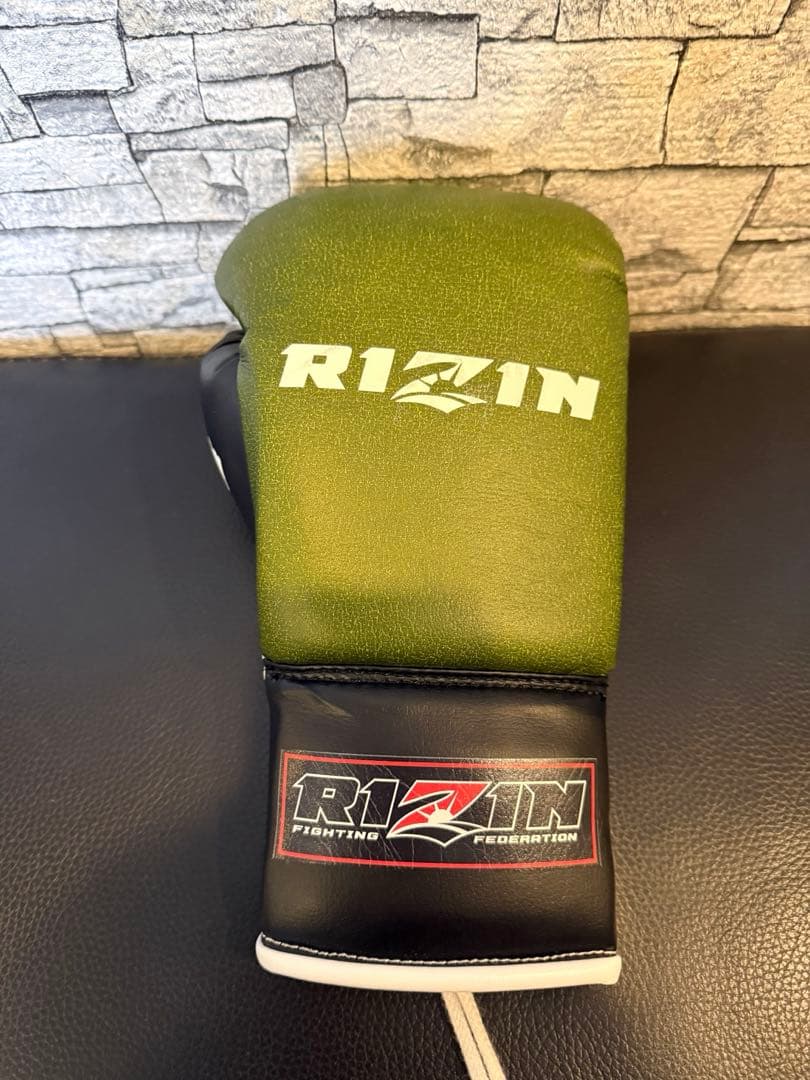 美品　RIZINボクシンググローブ