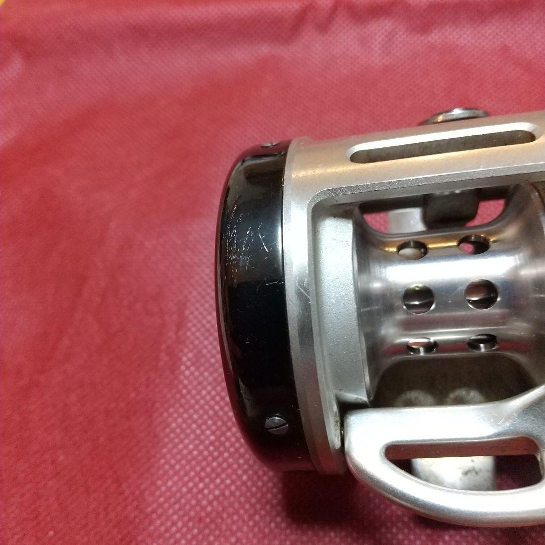 RYOBI　バリウス　F200 ベイトリール バス釣