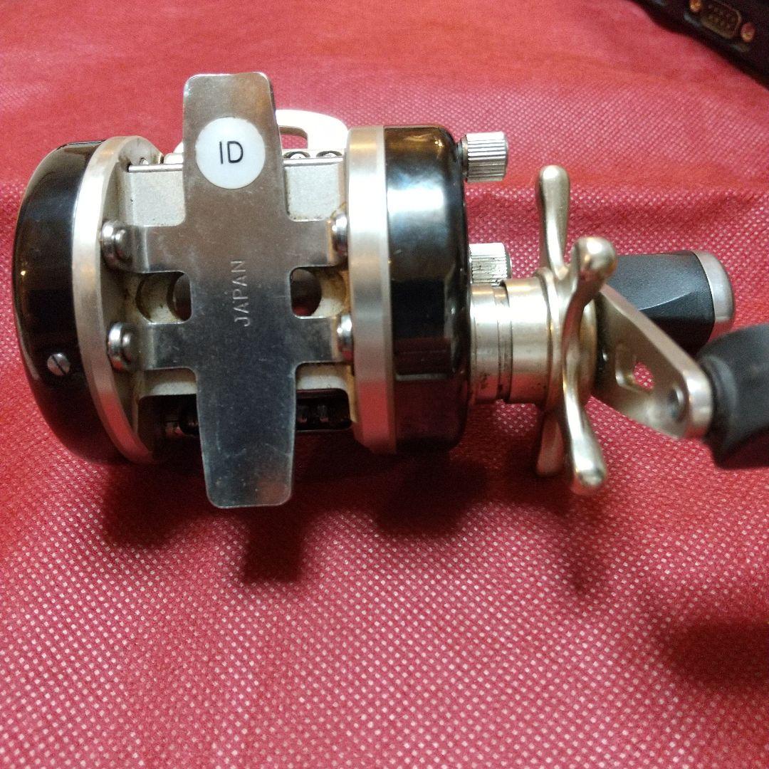 RYOBI　バリウス　F200 ベイトリール バス釣