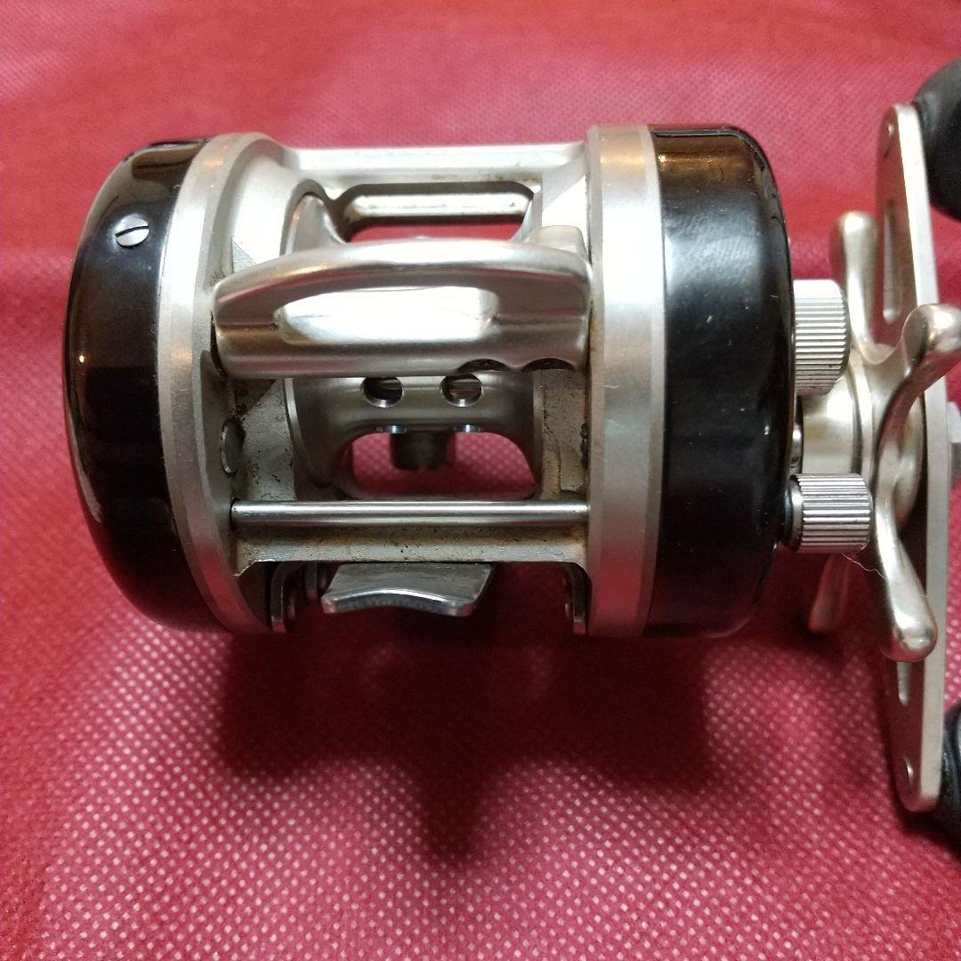 RYOBI　バリウス　F200 ベイトリール バス釣