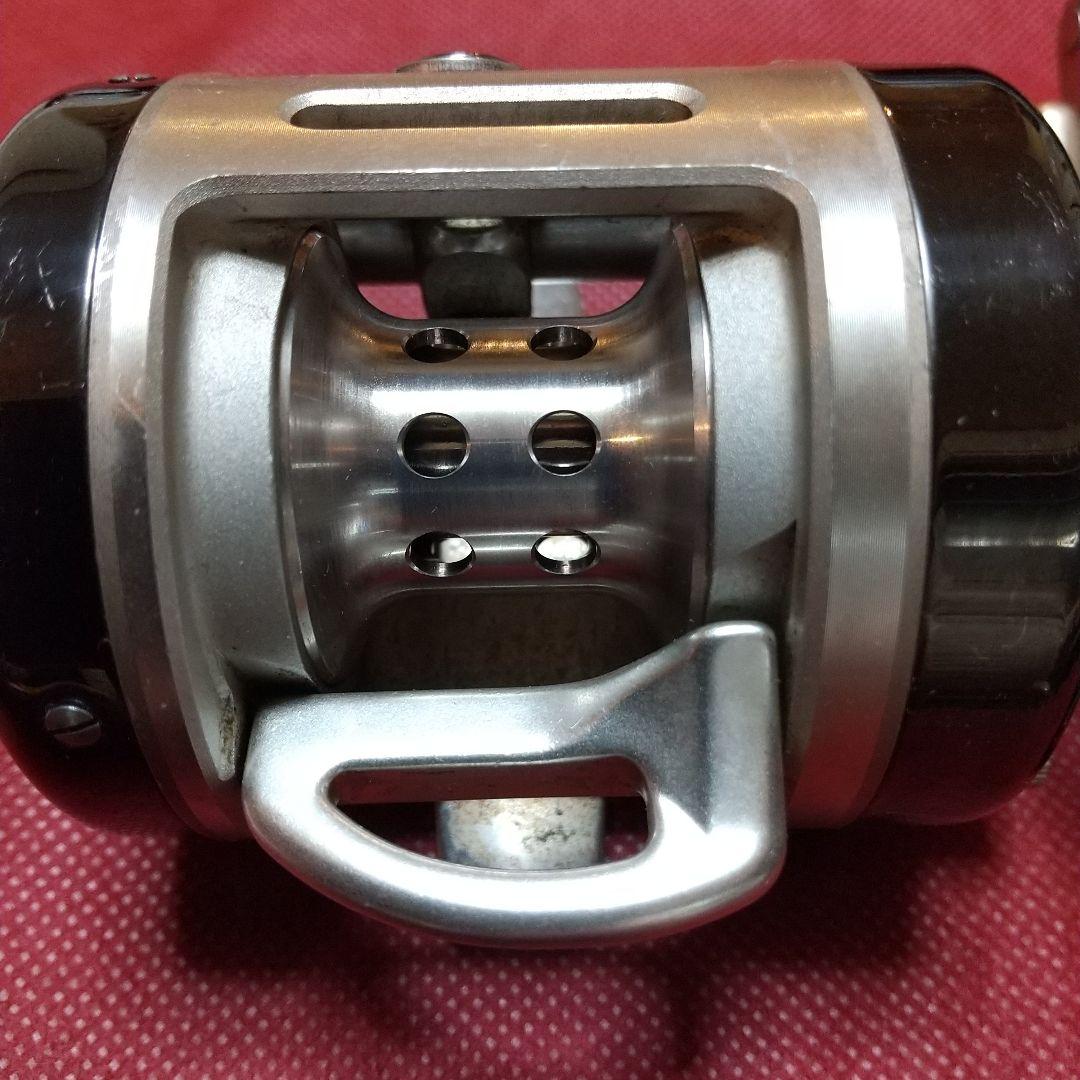 RYOBI　バリウス　F200 ベイトリール バス釣