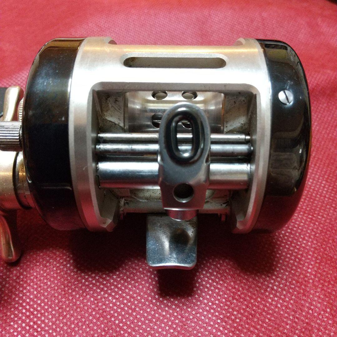 RYOBI　バリウス　F200 ベイトリール バス釣