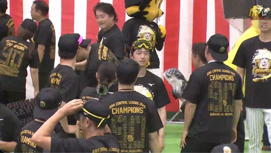 【即日発送】阪神 2025年 優勝記念 ミズノ ビールかけ Tシャツ XL ①