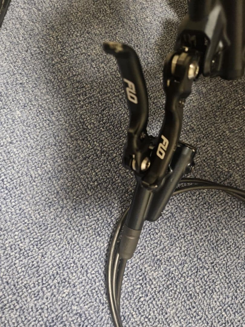 Shimano Deore SLX 4 ピストン ブレーキ