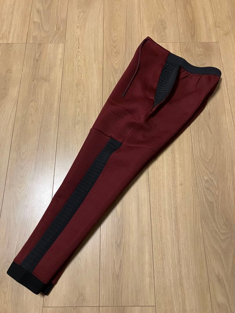 新品 MD アンダーアーマー ジョガーパンツ FITTED メンズ 赤 黒 春