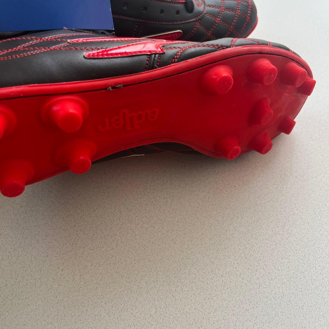 adler サッカーシューズ 黒赤