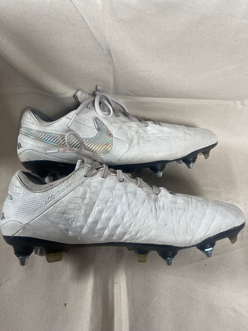 Nike サッカーシューズ ティエンポレジェンド8 SG