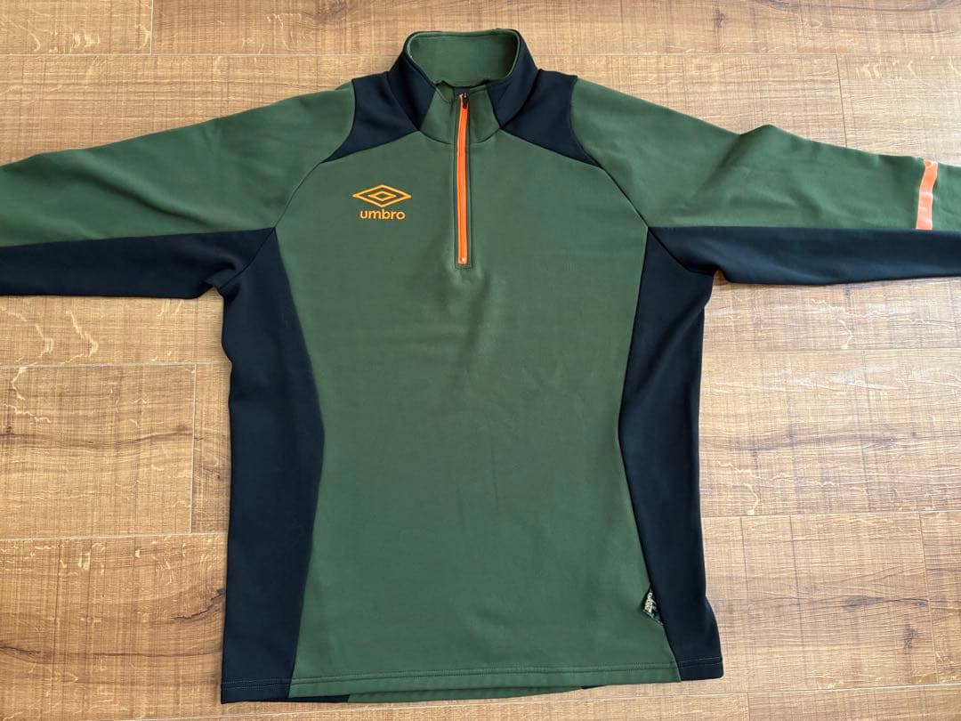 【美品】umbro メンズ暖かフリース ハーフジップ　ハイネック　ジャージ　L