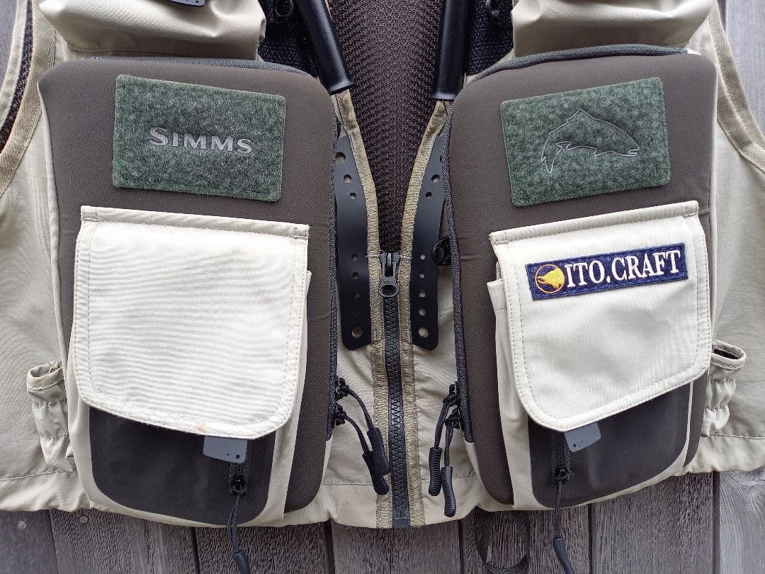 SIMMS シムス　フィッシングベスト L ITOCRAFTワッペン付き