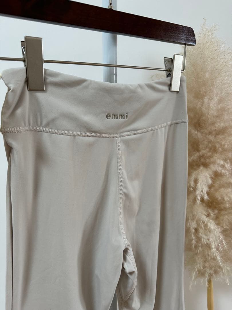 エミヨガ新品紙タグ付き⭐️サステナレッチUnity フレアパンツレギンスヨガウエア
