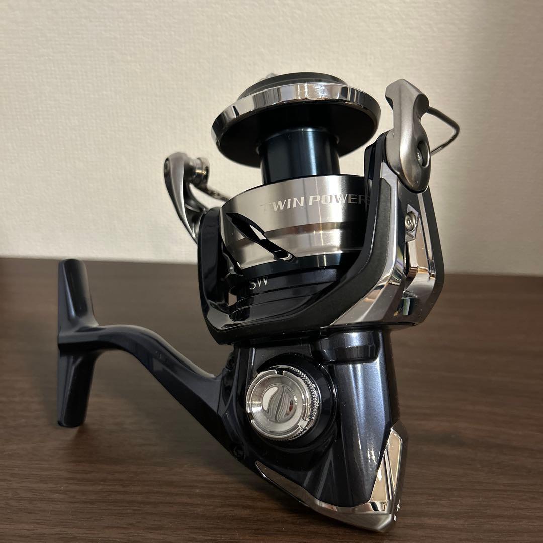 美品 21TWINPOWER SW 8000HG スピニングリール　ツインパワー