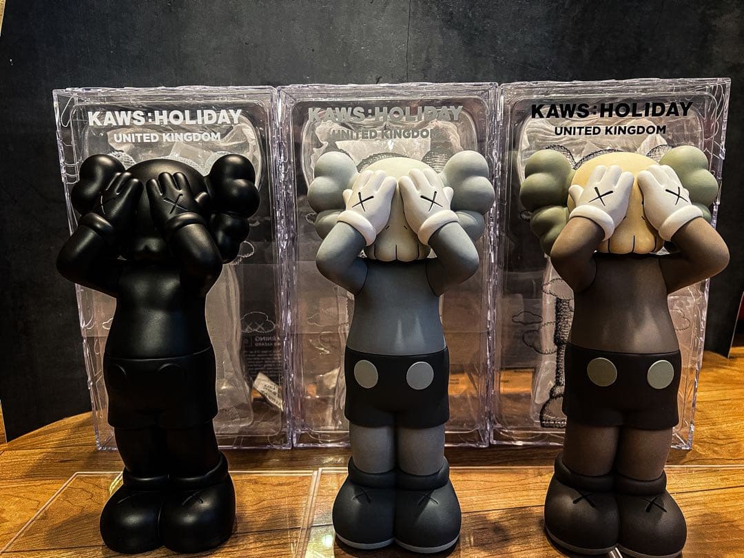 【正規品】KAWS HOLIDAY フィギュアセット