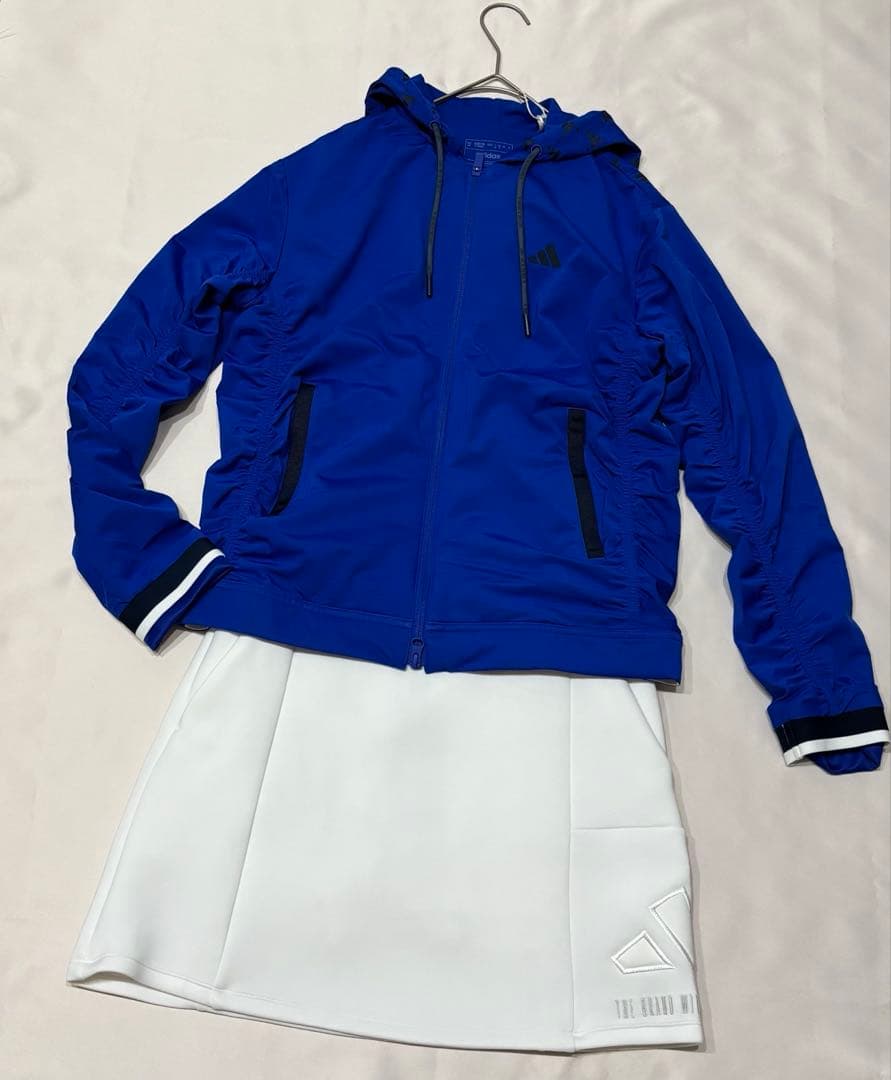 新品adidasゴルフ　シャーリングフーディー　ダンボールニットスカート　爽やか