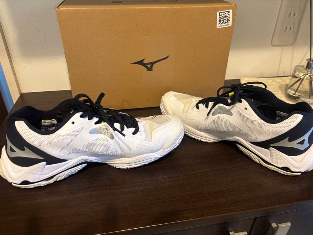 Mizuno Wave Lightning Z3 25.0cm ホワイト