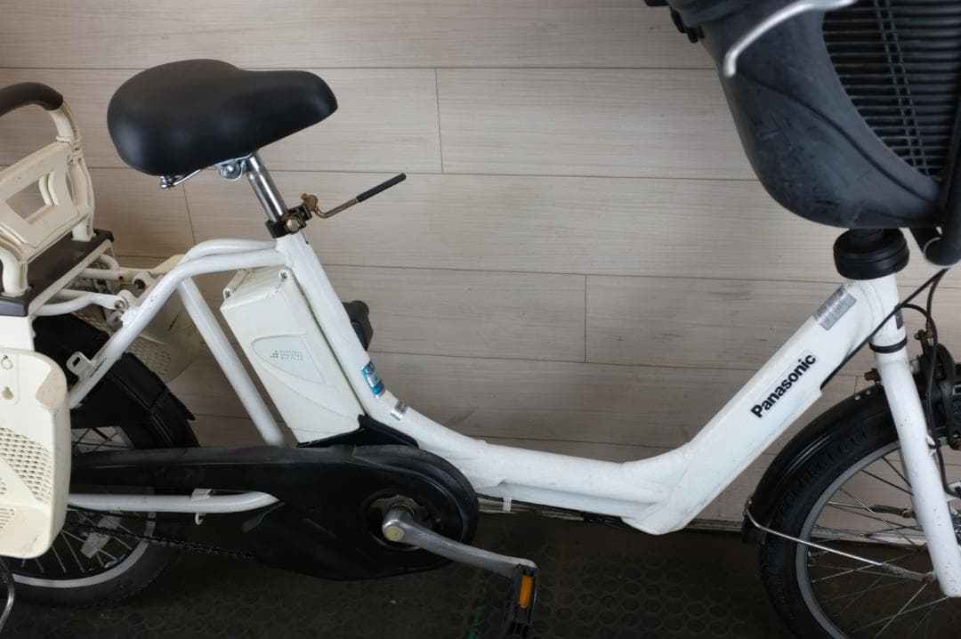 e*i様 パナソニック　ギュッド　20インチ　3段　8.9Ah（5点灯）充電器あ