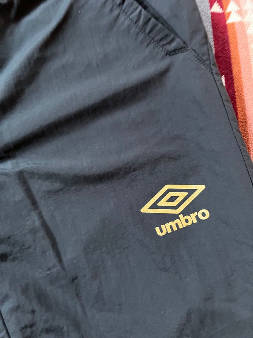umbro ナイロンセットアップ　裏起毛　ブラック L