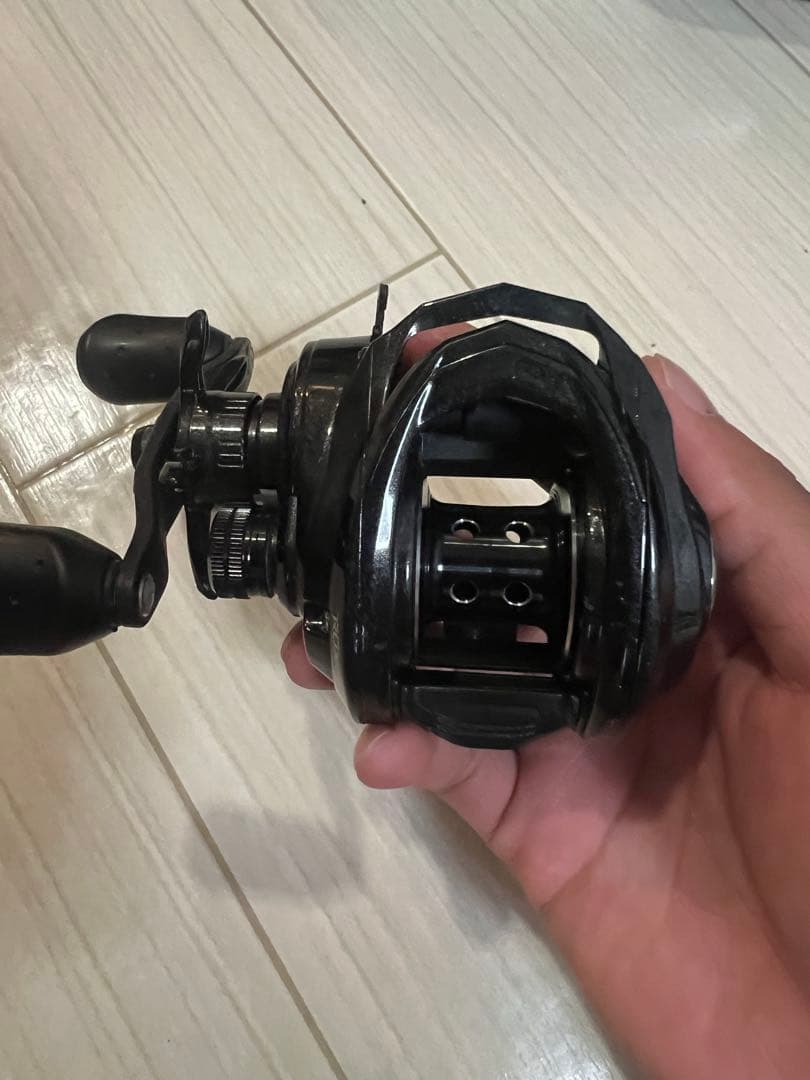 Abu Garcia ROXANI 7-L ベイトリール