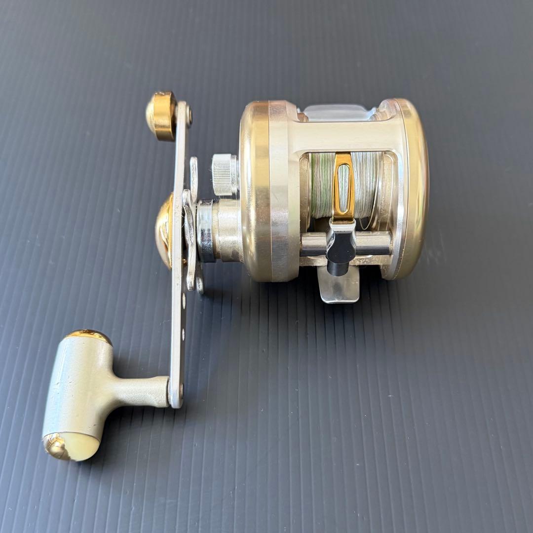 DAIWA/ダイワ　ミリオネア　ベイリトール　CV-Z 200F 右ハンドル