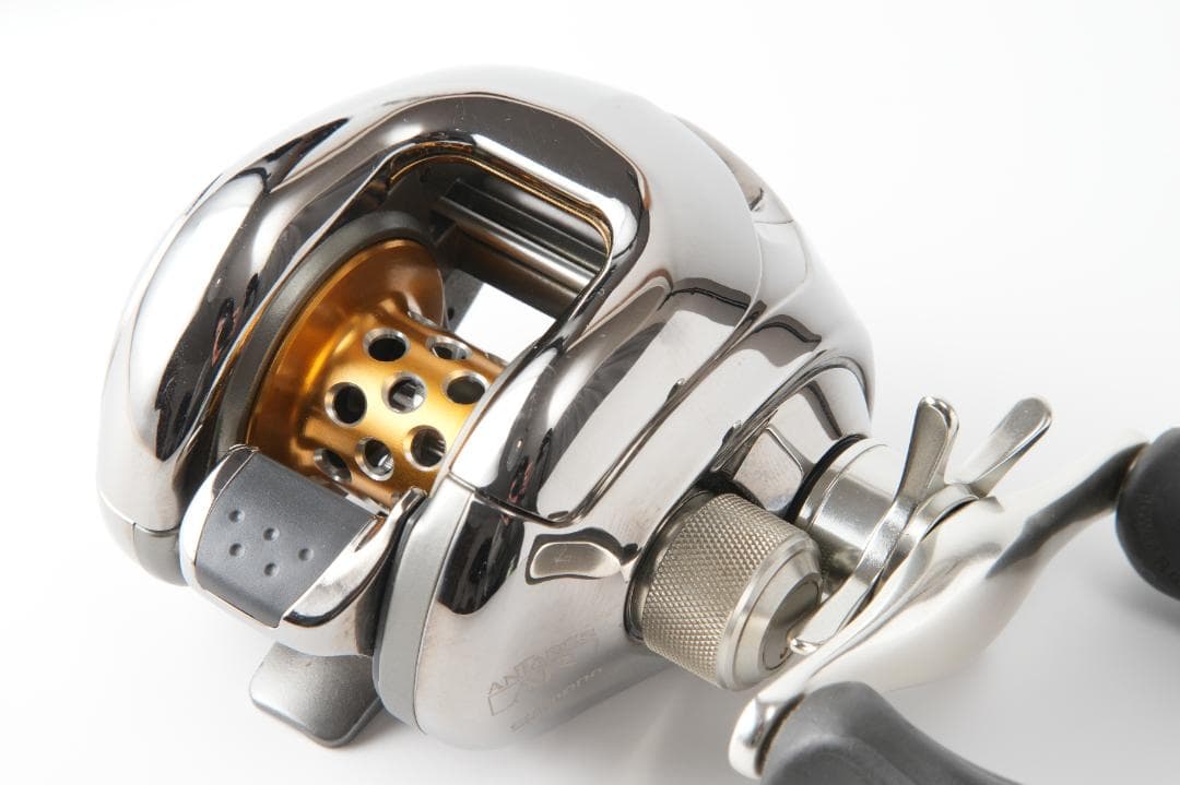 シマノ　アンタレスAR 右ハンドル　SHIMANO ANTARES AR