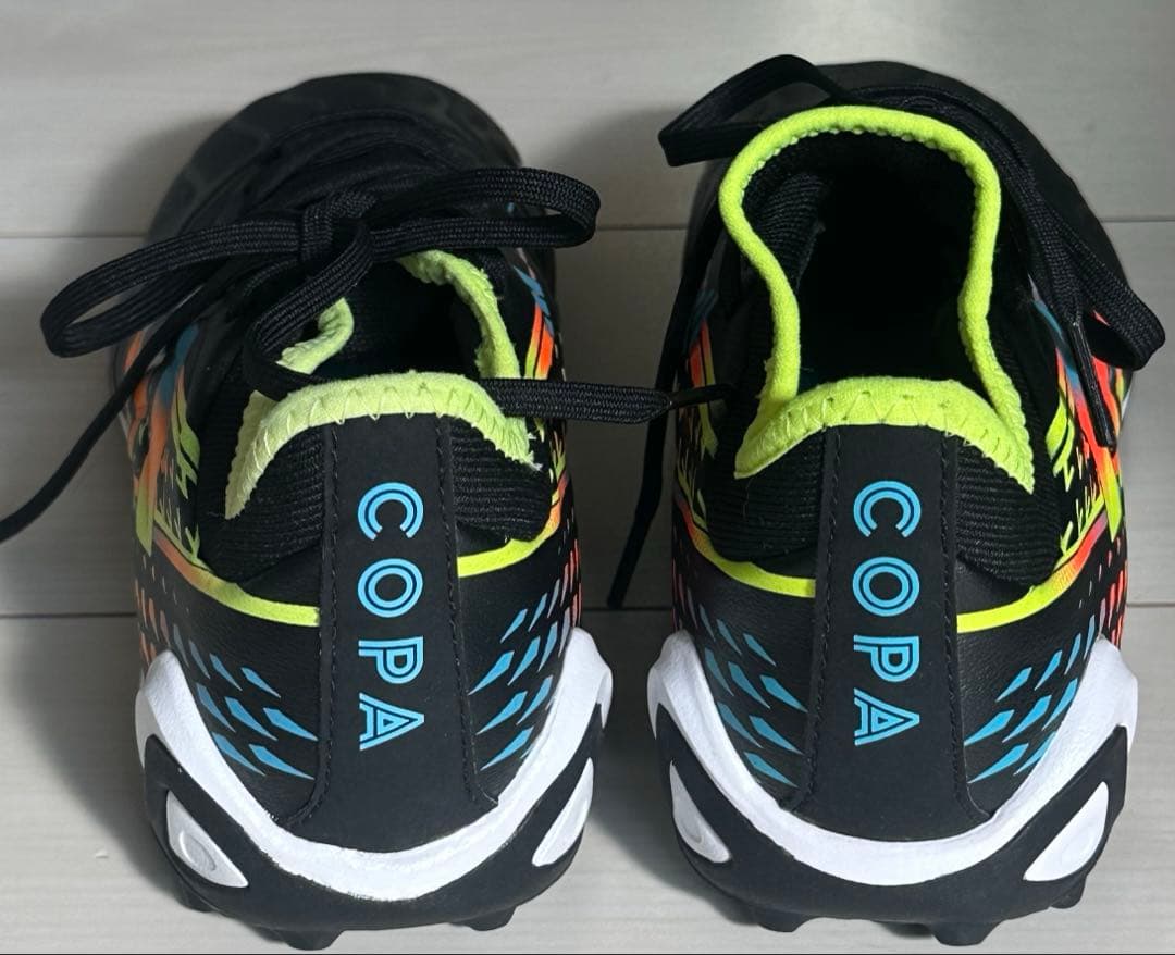 adidas アディダスサッカーシューズ ブラック/ネオンイエロー２４.５新品