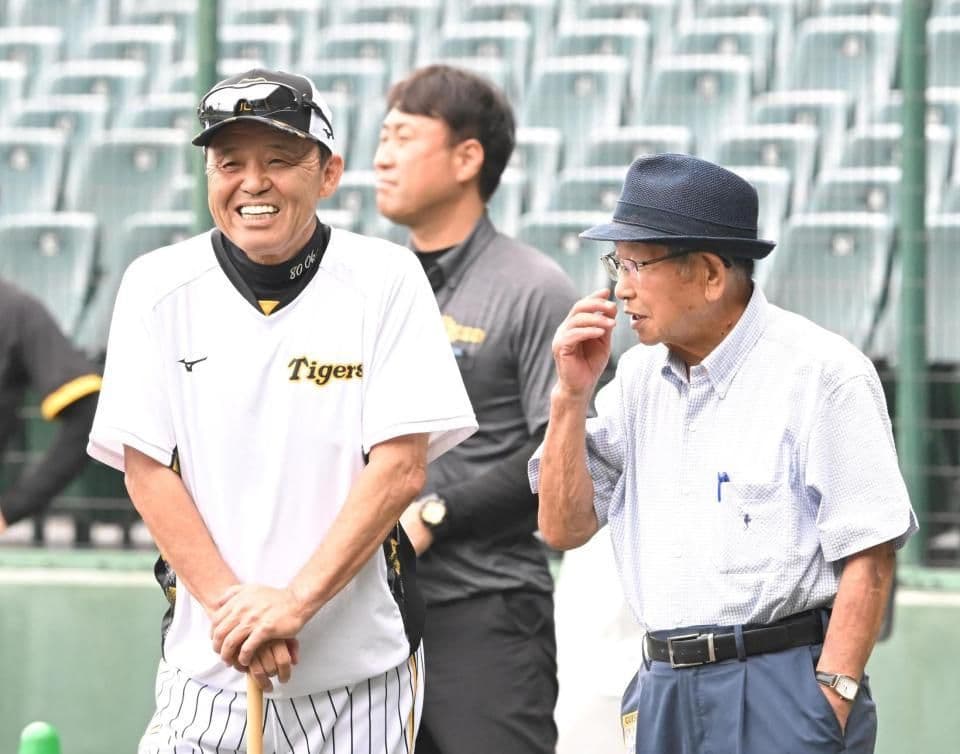 【希少】タイガース日本一吉田義男監督 直筆サイン ユニフォーム 色紙 ボール。