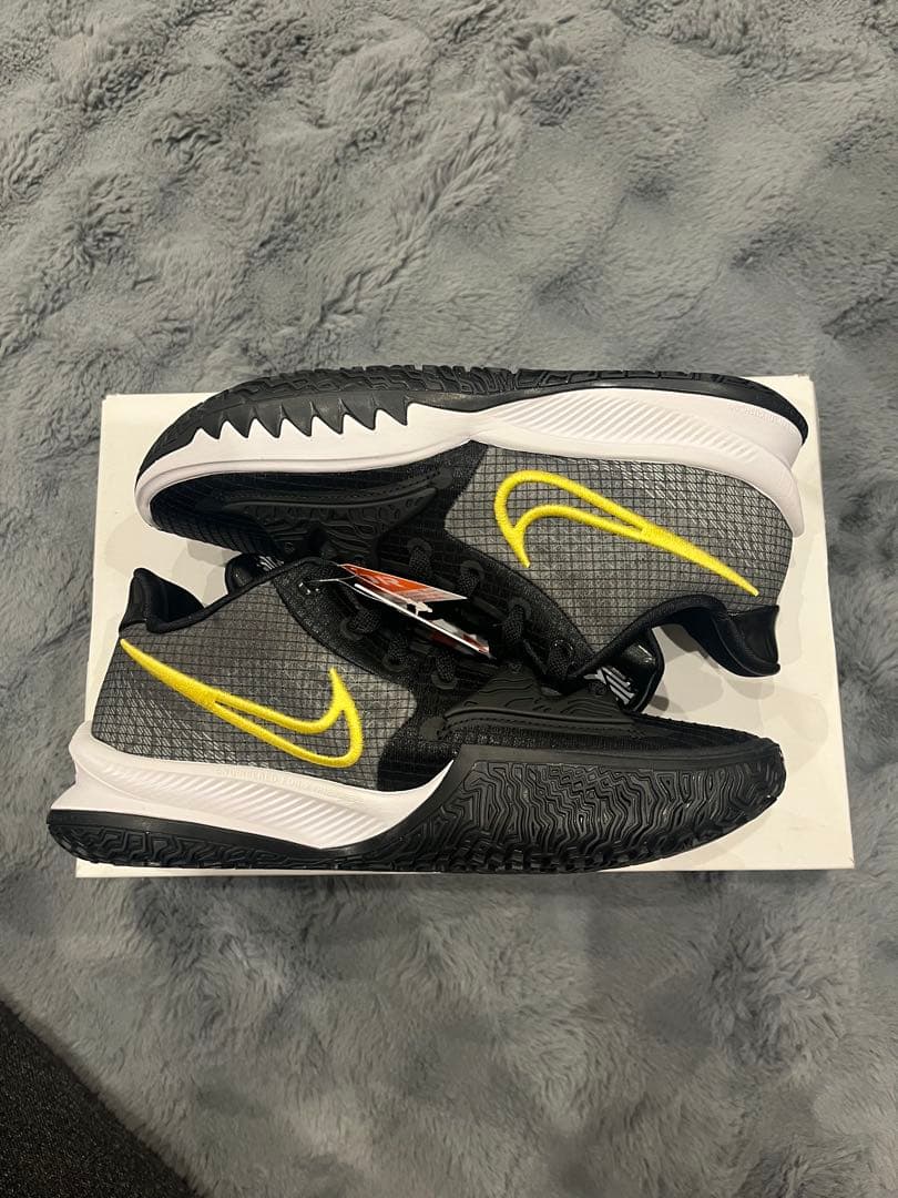Nike Kyrie low 4 EP ブラック/グレー/イエロー