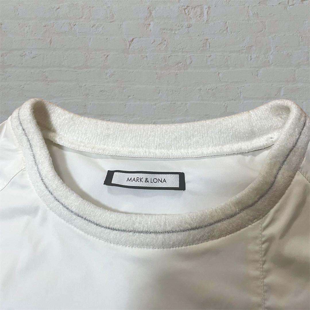 美品　MARK&LONA バックロゴプリント　ストレッチナイロントップス　50