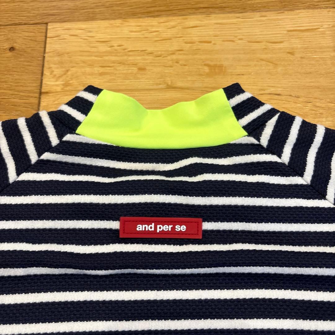 and per se★オシャレなビッグロゴ ボーダー柄モックネックシャツ★M