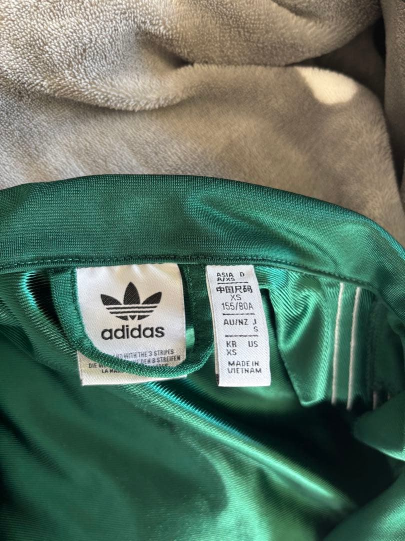 adidas トラックジャケット グリーン XS