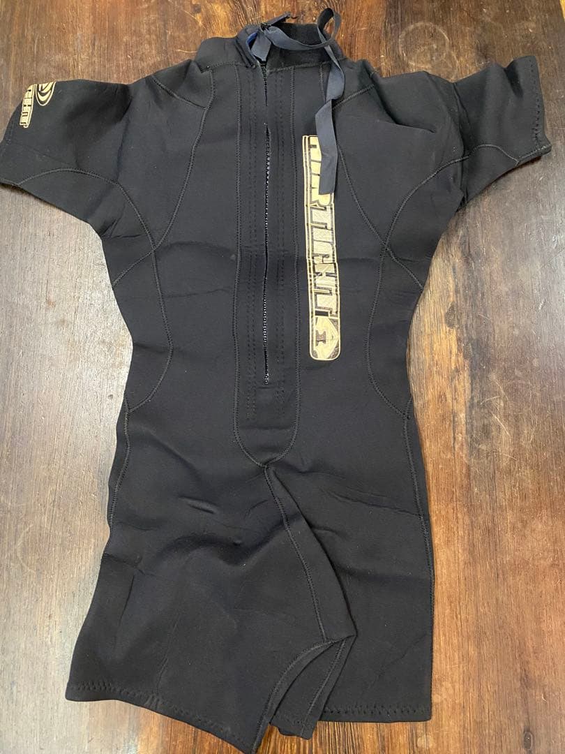 Air Tight 女性用Mサイズスプリングスーツ　中古
