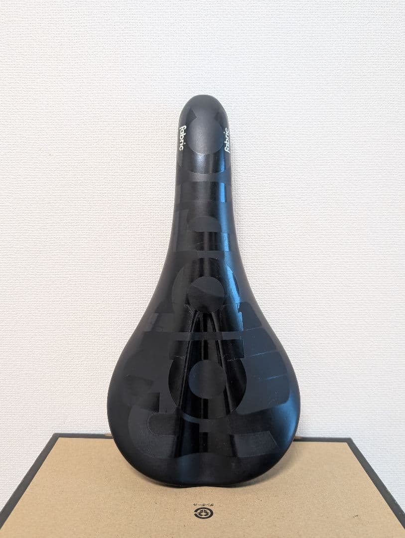 fabric SCOOP PRO RADIUS カーボンサドル